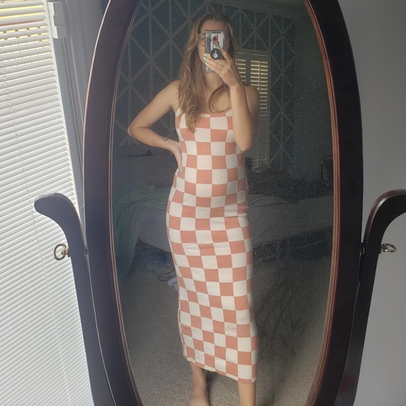 Checkered Tan and White Maxi Dress - Picture 3 of 9